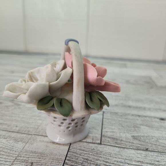 Delicate Miniature Ceramic Floral Basket 3" Tall Figurine Home Decor Decorative - Picture 4 of 9